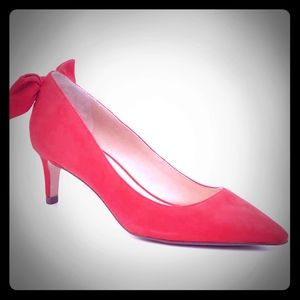 Bring a classic approach to your look with the Mai